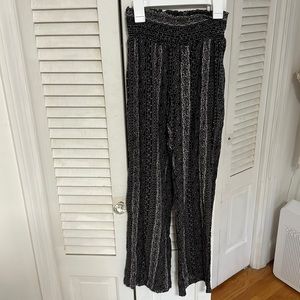 Flare, light weight pants. Navy & white. Size: small. Brand: Cabi.